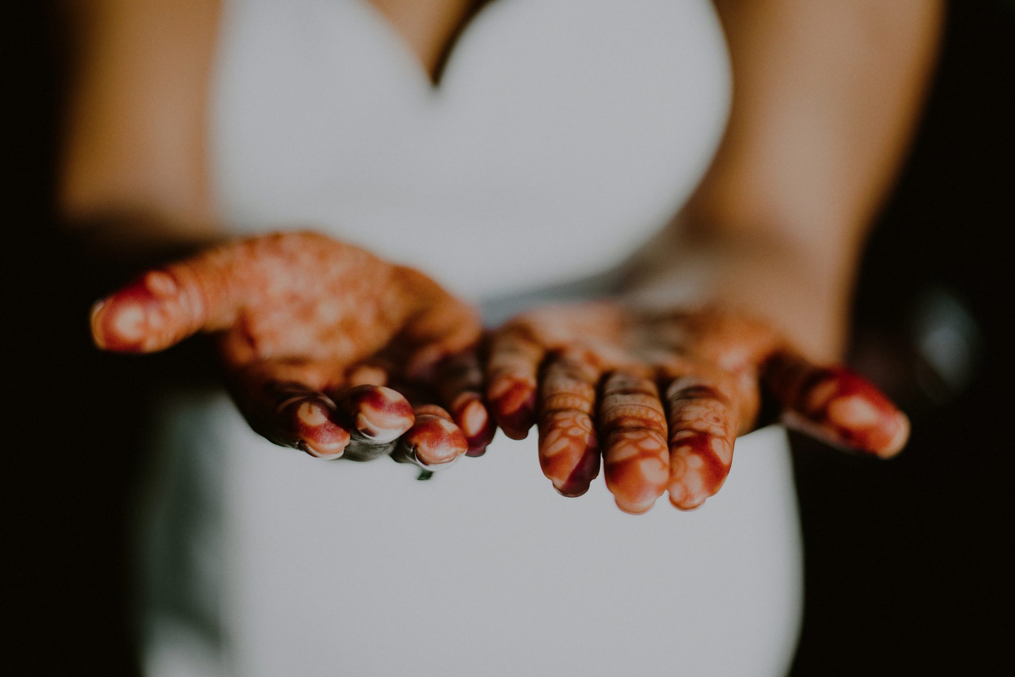 bride henna on hands