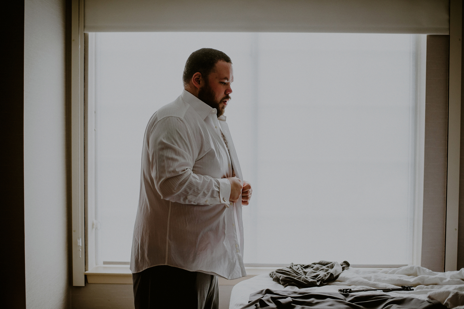 groom prepares for wedding in central nj