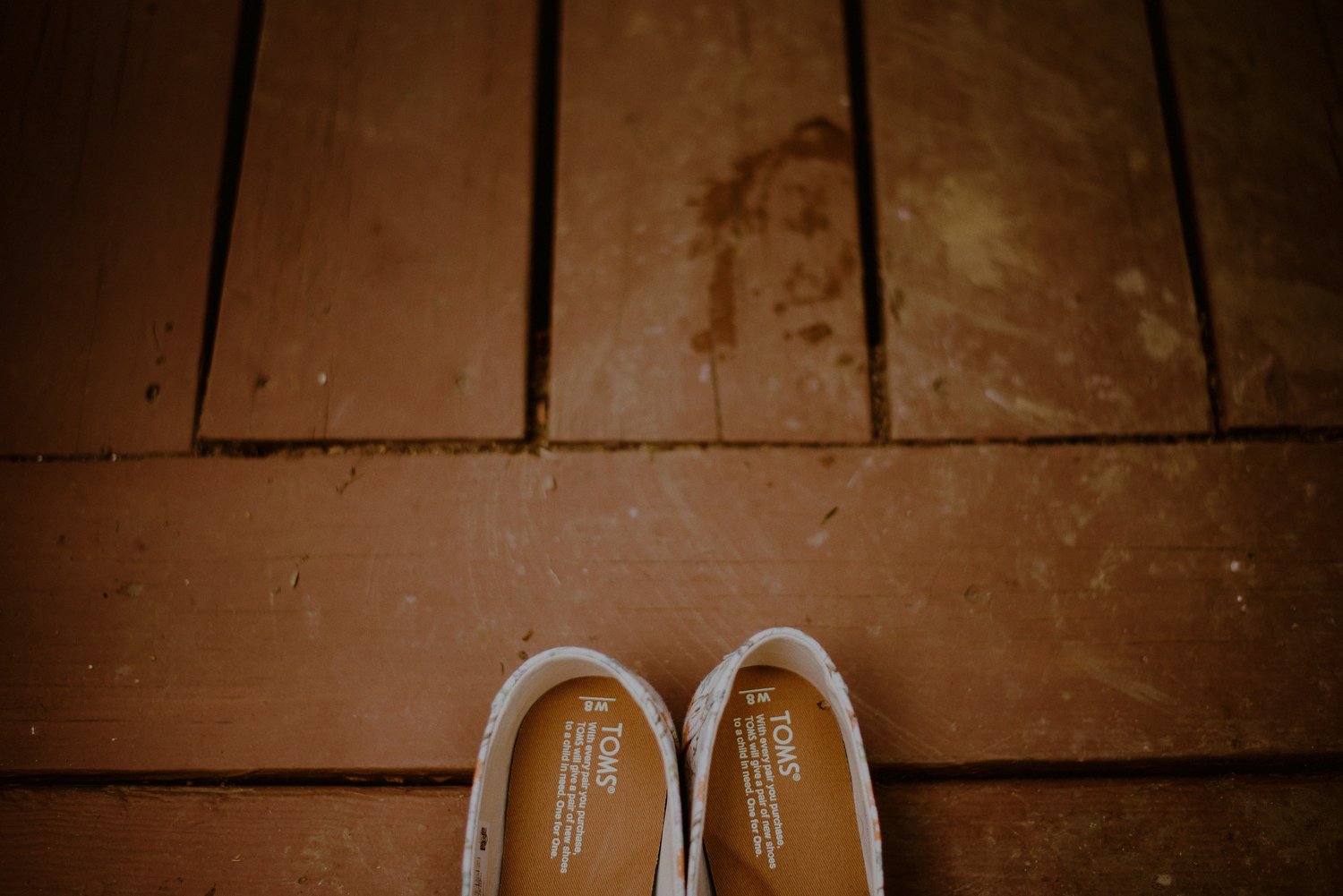 nj backyard wedding detail of bride's shoes