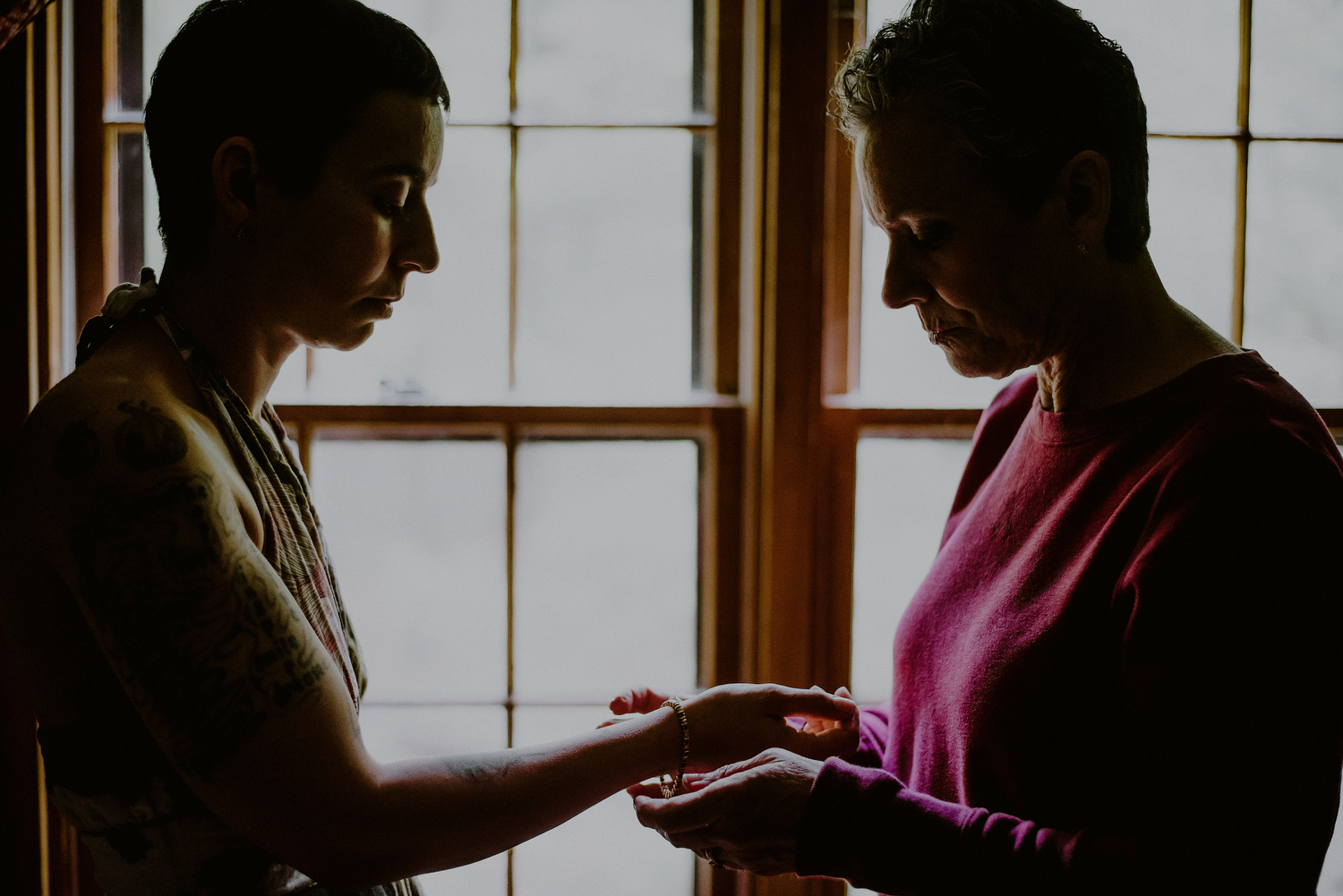 mother daughter moments during intimate wedding