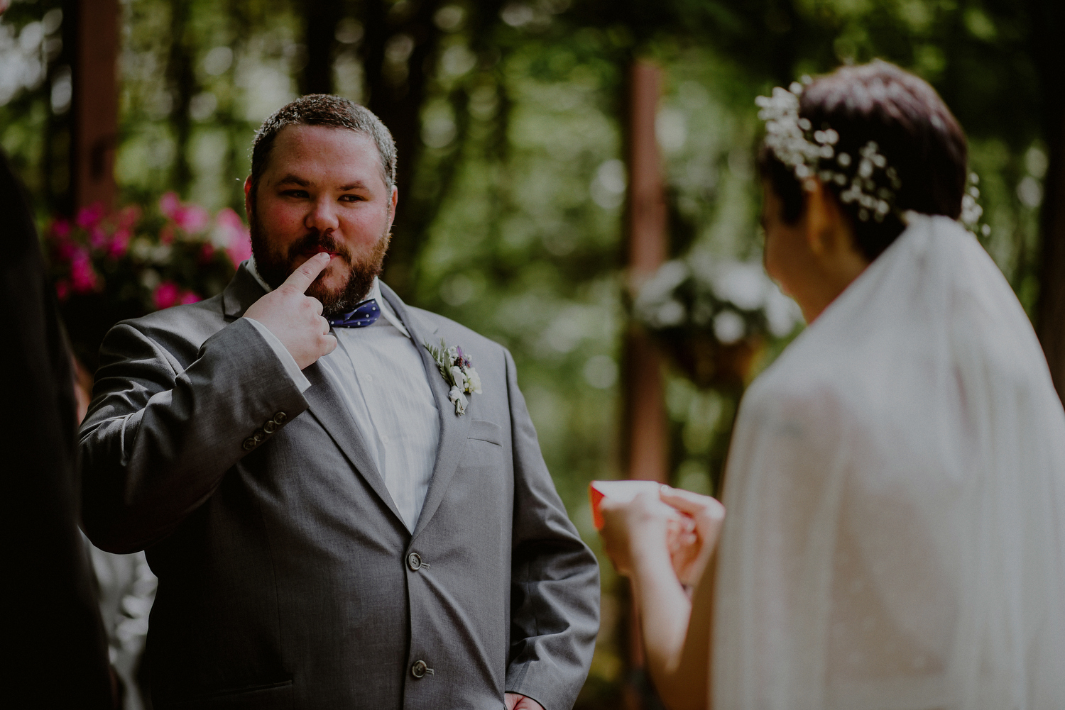 candid wedding photos of groom during ceremony