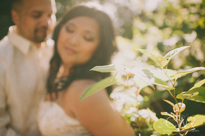 creative wedding photos of bride and groom in sunlight bright photo