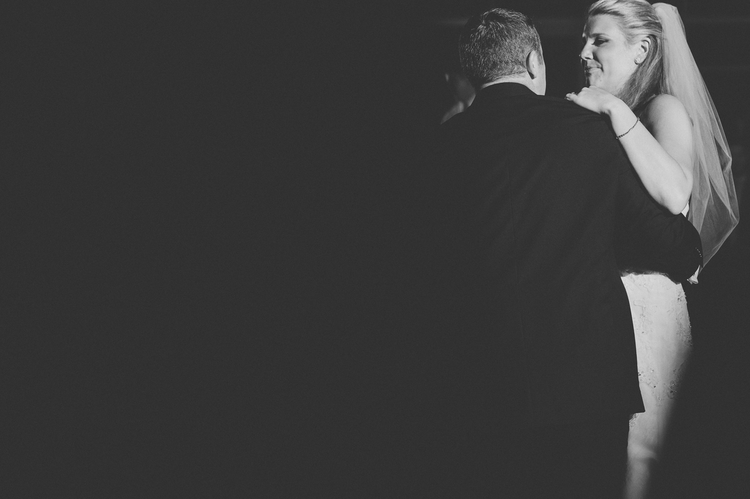 candid wedding photography moment between father and daughter dance