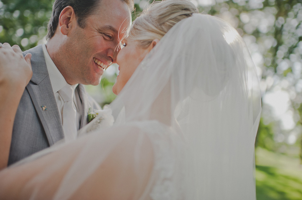 emotional wedding photos