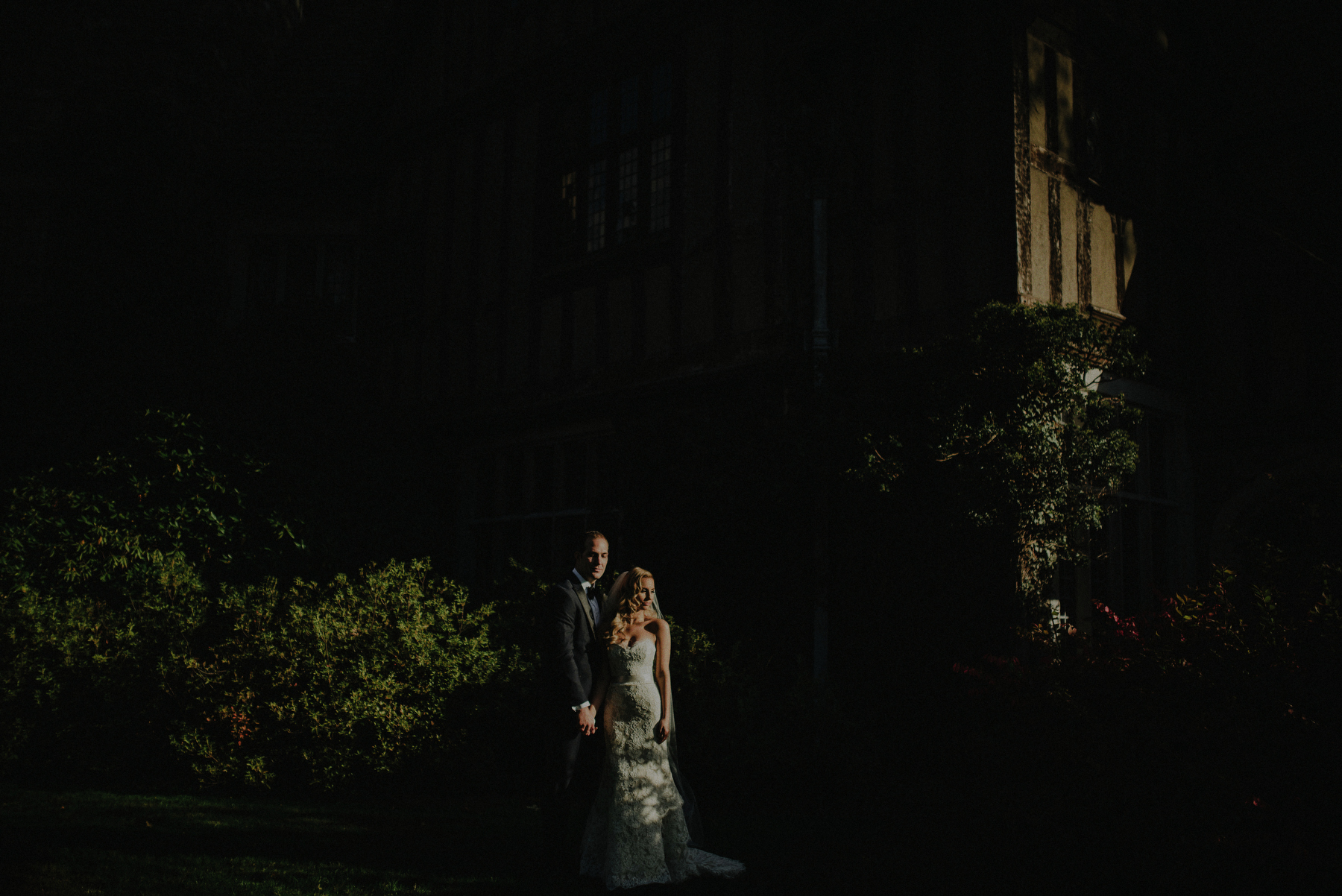 nj wedding photographer bride and groom portrait at Skylands Manor 