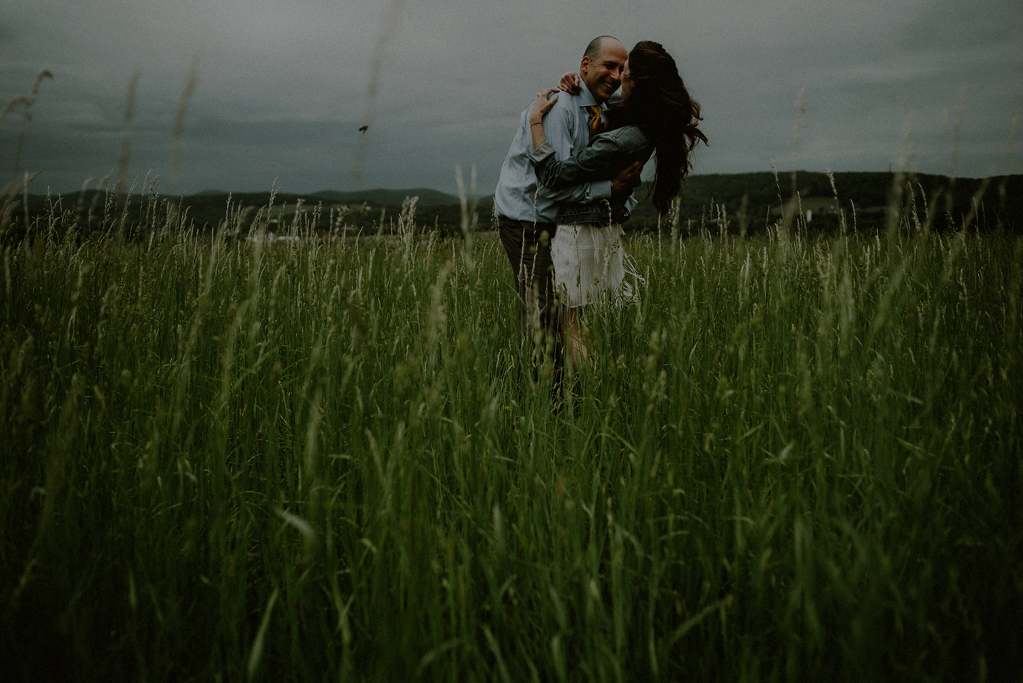 wedding couple in a field