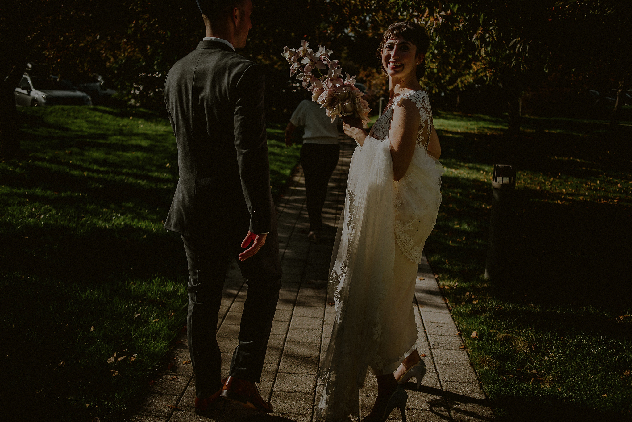 dramatic light wedding photography