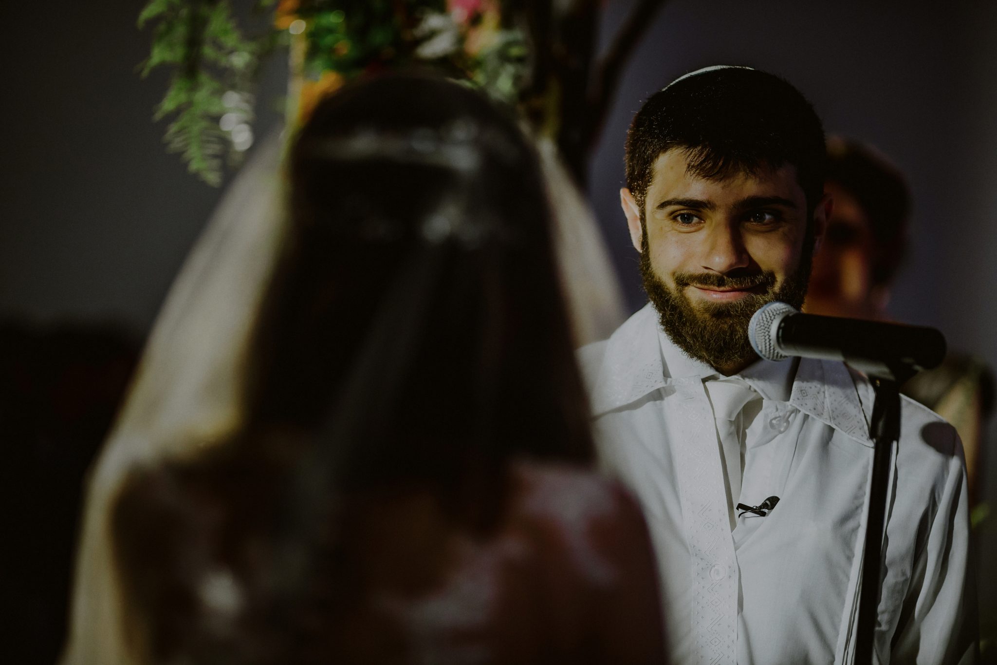 emotional jewish wedding ceremony photos