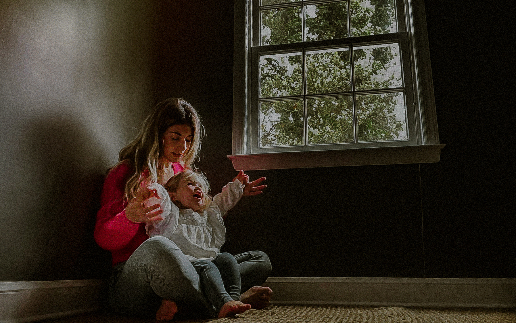 facetime photoshoot of mommy and little girl raising hands