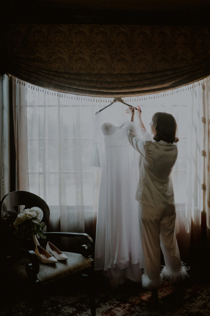 Grounds for sculpture wedding - bride getting ready